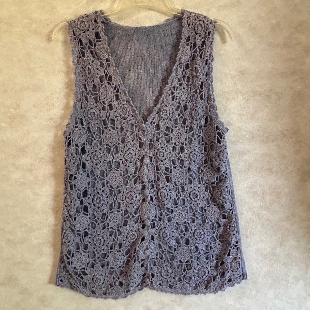 Vintage Floral Crochet Knit Vest Periwinkle Blue Button Front V-Neck Sleeveless